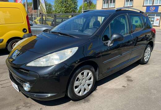 Peugeot 1.4i *** CLIM/TOIT PANO/NAVIGATION ***