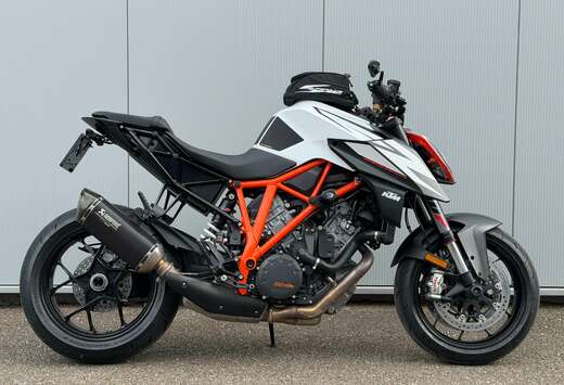 Akrapovic /Quickshifter /Handverwarming