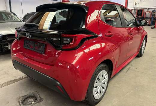 Toyota Hybrid 1.5i VVT-i E-CVT Iconic