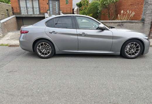 Alfa Romeo 2.2 150 ch AT8 Lusso