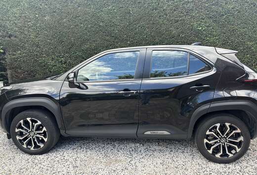 Toyota Hybrid 1.5i VVT-i Dynamic Plus Bi-Tone E-CVT