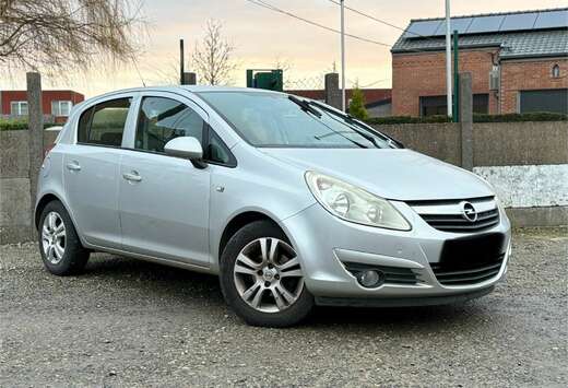 Opel 1.2i Cosmo / 1.2 Benzine / Airco / 1ste Eigenaar