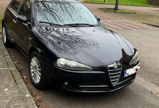 Alfa Romeo 147 1.6i TS Black Line( demande imatricula ...