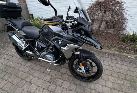 BMW Full Optie. En Zij Bakken Van Bmw Aanwezig