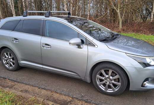Toyota Avensis SW 2.0 D-4D Skyview