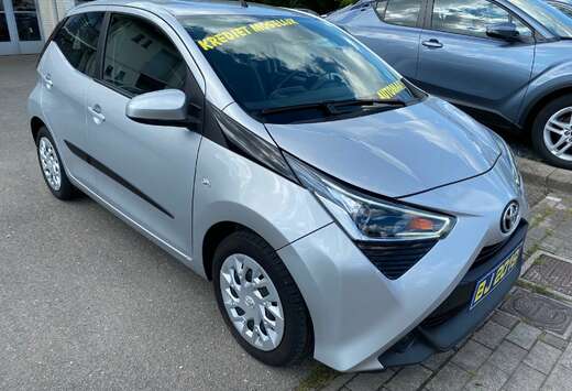 Toyota 1.0i VVT-i x-play II AUTOMAAT 2JAAR GARANTIE