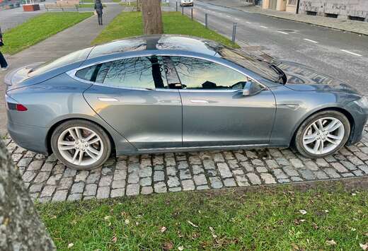 Tesla Model S Performance