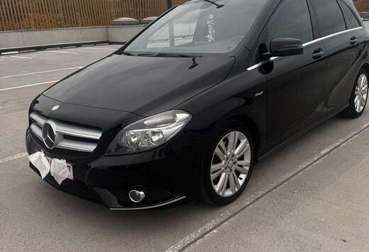 Mercedes-Benz essence,  bien entretenu aucun frais a  ...