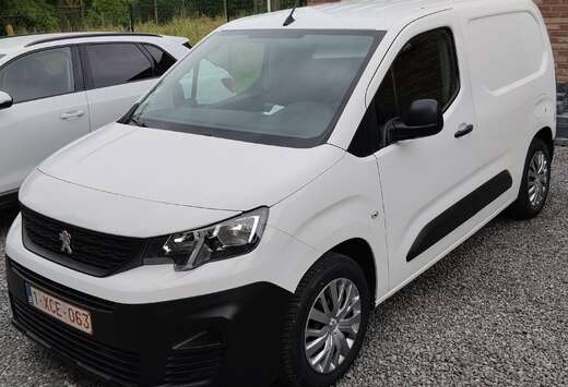 Peugeot 1.5 BlueHDi L1 STD Light Pro S/S (EU6.2)