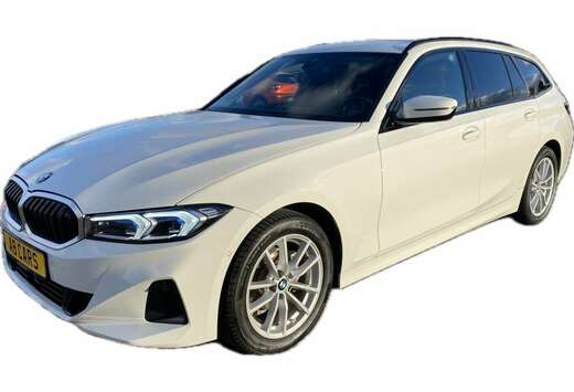 BMW 318d A G21 Touring - ACC - Keyless - Head up Disp ...