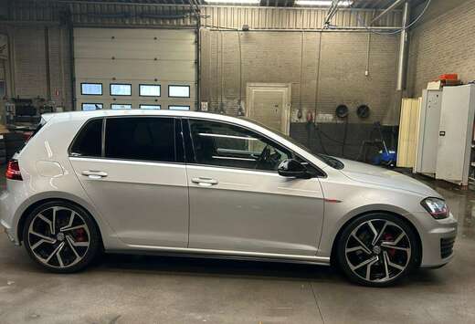 Volkswagen Golf 2.0 TSI