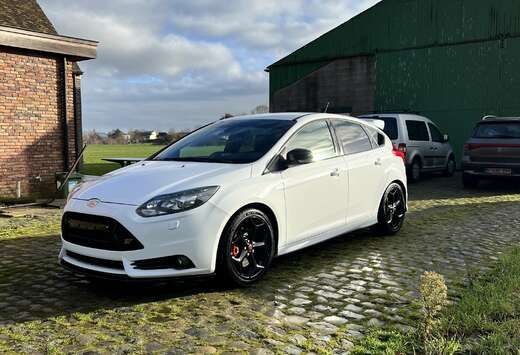 Ford 2.0 EcoBoost ST Met Recaro Leder Sport Pakket