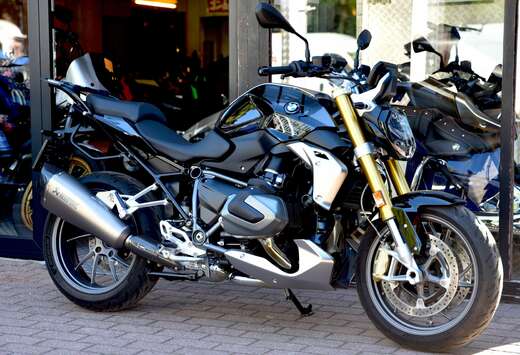 BMW TRIPLE BLACK ***MOTO VERTE***
