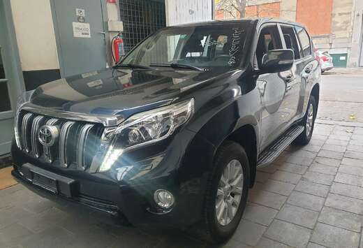 Toyota Landcruiser 3.0 D-4D Comfort  7 places