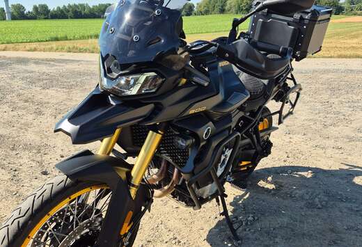 DSX 900 Black Knight