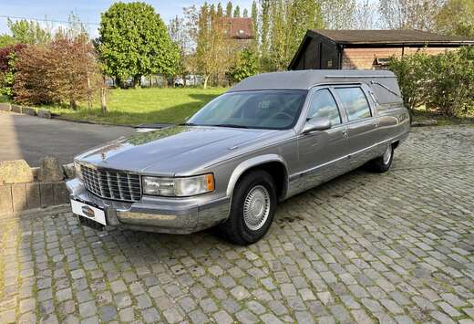 Cadillac Corbillard V8 5.7 car pass Belge 80000 km