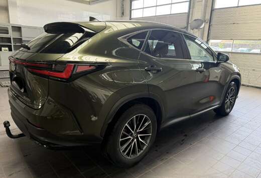 Lexus 2.5i AWD Executive Line E-CVT (227 kW)
