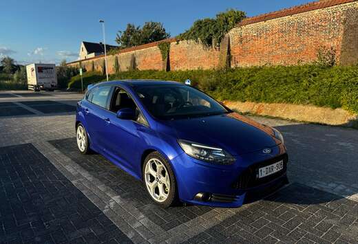Ford Focus 2.0 EcoBoost ST