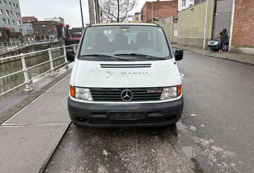 Mercedes-Benz 108 D 4,8m3