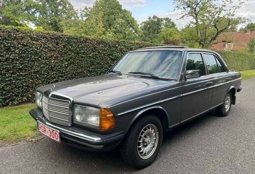 Mercedes-Benz W123 200 M102 109 PK