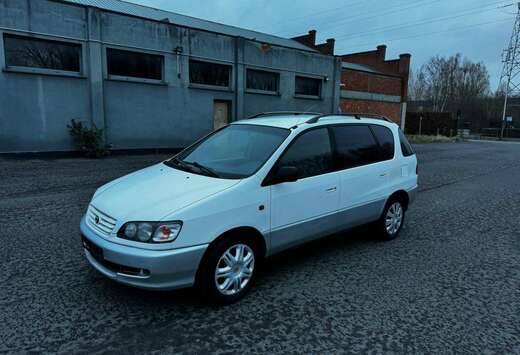 Toyota 2.2 diesel 7places AIRCO CLIMATISÉ