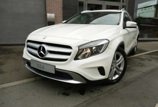 Mercedes-Benz GLA 180 d CUIR / COMAND / JANTES 18p