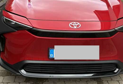 Toyota 71.4 kWh 2WD Dynamic
