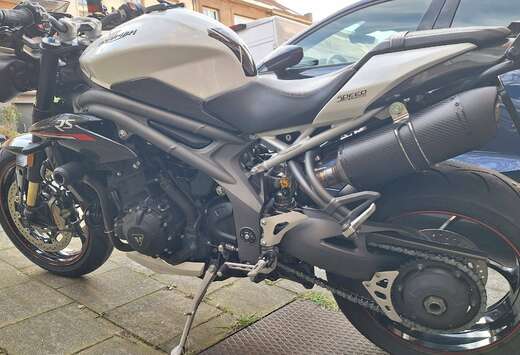 Triumph RS
