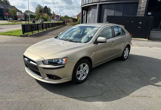 Mitsubishi Lancer 1.5i Invite