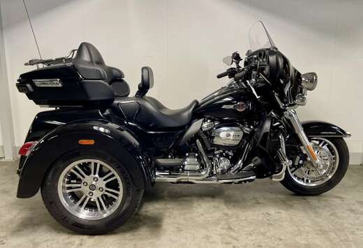 TRIKE FLHTCUTG ULTRA