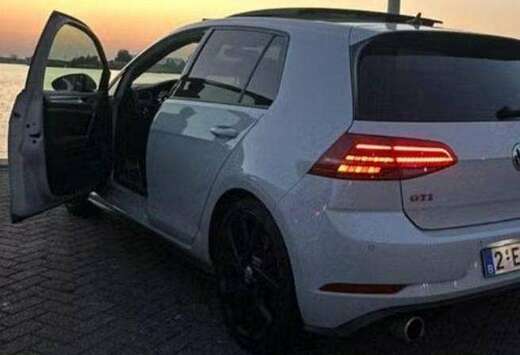 Volkswagen Golf 2.0 TSI Performance DSG