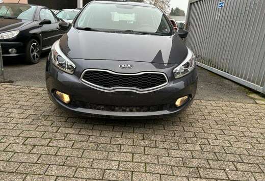 Kia Cee\'d 1.4i World Edition 12 mois de garantie