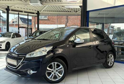Peugeot 208 1.2i *STYLE * PDC * JANTES * CARNET * 1ER ...