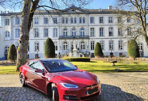 Tesla Long Range AWD