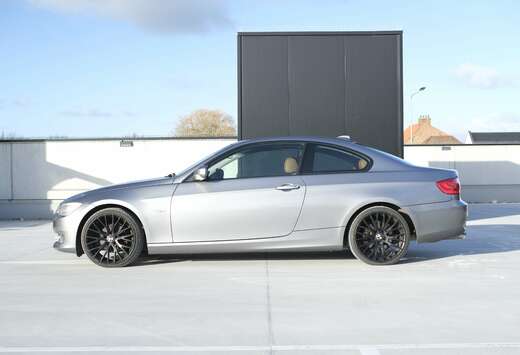 BMW 320i Coupe