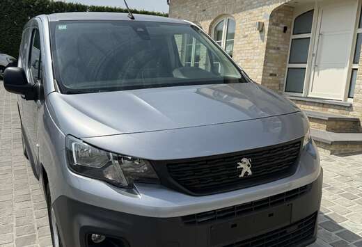 Peugeot 1.6 BlueHDi L2H1 Premium Pack 121 S/S
