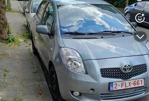 Toyota Toyota Yaris 1.3 VVT-i  65 000 km- avec contro ...