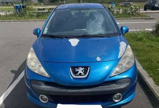 Peugeot 1.6 HDi 16v 90ch Premium