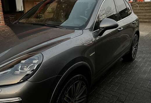 Porsche S Hybrid Tiptronic