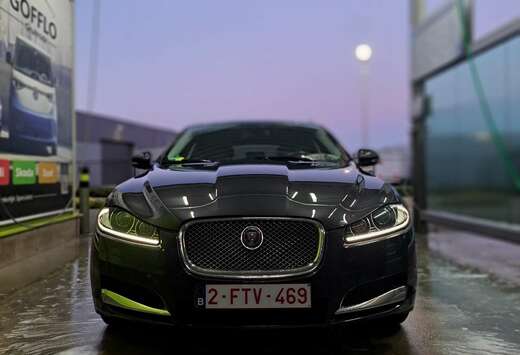 Jaguar Auto rijdt perfect.   plus info  0491 63 89 19
