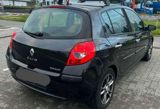 Renault Clio 1.6i 16v Initiale