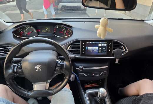 Peugeot SW 1.2 PureTech Feline STT