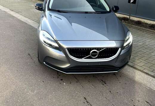 Volvo 2.0 T2 Black Edition GPF (EU6d-TEMP)