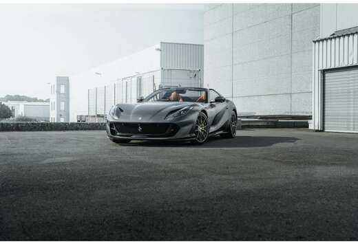 Ferrari GTS GTS - FULL CARBON - Pas. DISPLAY