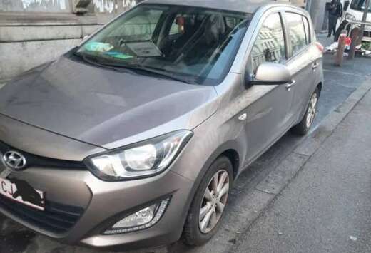 Hyundai 1.2 85 Pack Inventive feuille rose