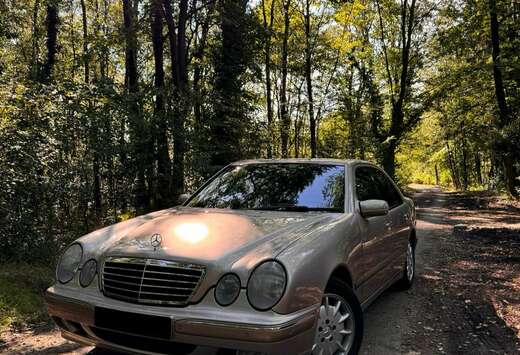 Mercedes-Benz * E220 ELEGANCE *