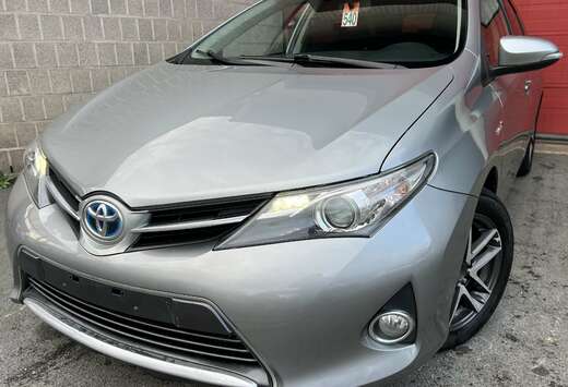 Toyota SW HEV 1.8i HSD Lounge CVT + NAVI + CAMÉRA