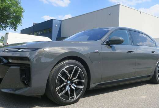 BMW 750eXAS PHEV (360 kW) M packet \