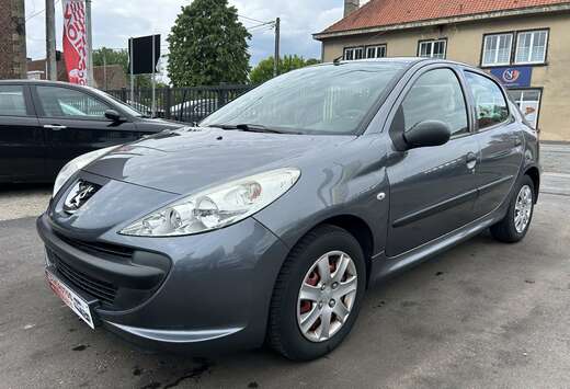 Peugeot + 1.1i Trendy 5 portes Avec Carnet Complet ** ...