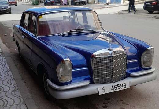Mercedes-Benz 220S